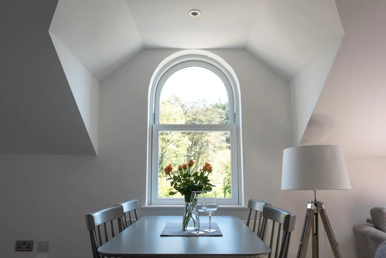 Arch View - 10 Mins From Whitby Beach Apartment