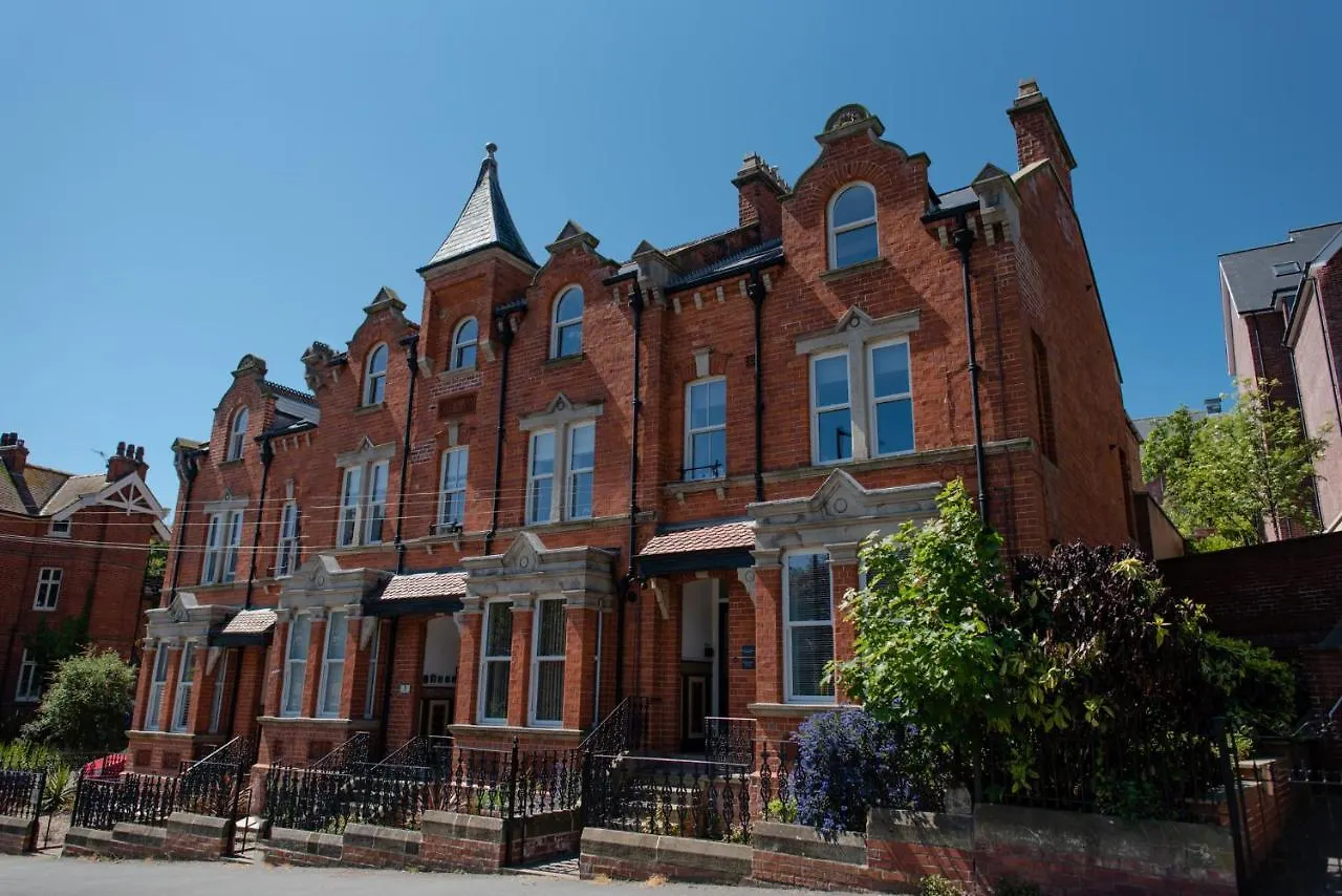 Arch View - 10 Mins From Whitby Beach Apartment