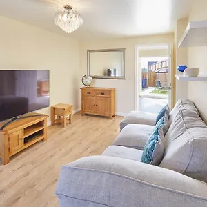  Holiday home Host & - Easter