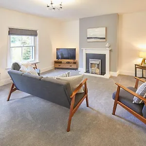  Apartment Host & - The Captain's Loft